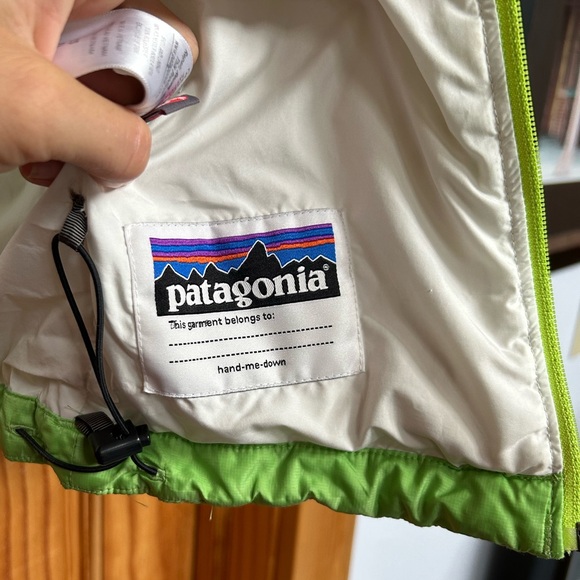 Patagonia, light weight puffer jacket, kids size large or 12 - Picture 13 of 14